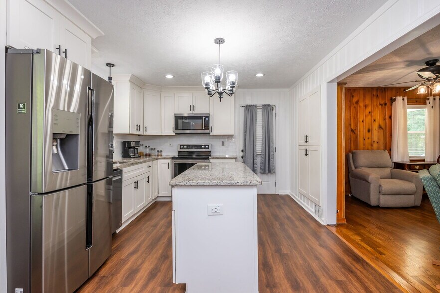 More Photos Of 4270 S Main St, Acworth Office For Sale