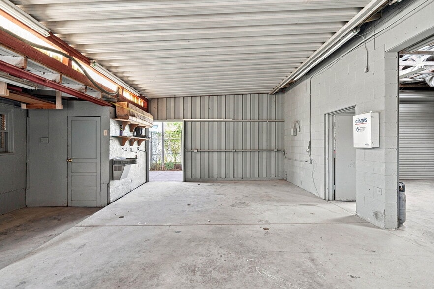 More Photos Of 3835 E Technical Dr, Tucson Warehouse For Lease