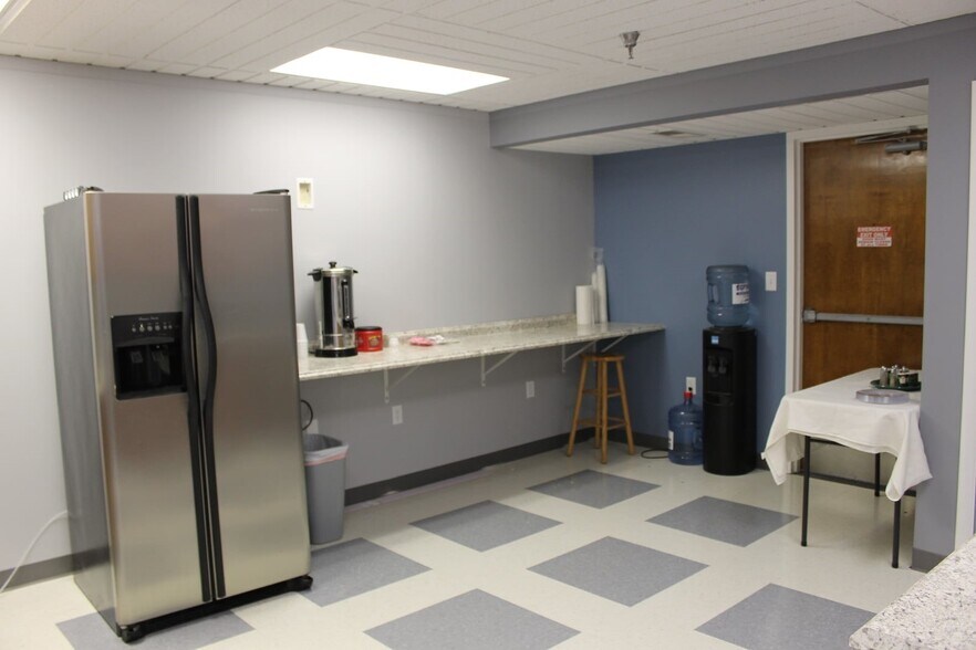 More Photos Of 220 S Main St, Butler Medical For Lease