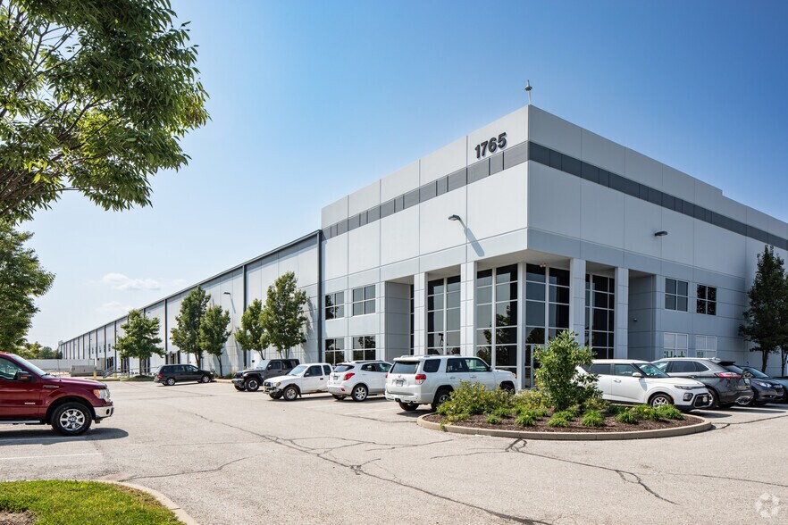 More Photos Of 1765-1795 Worldwide Blvd, Hebron Distribution For Lease