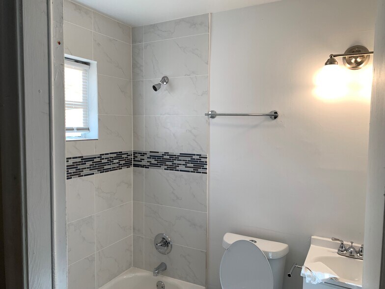 More Photos Of 2331 Hayes St, Hollywood Apartments For Sale