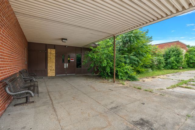 More Photos Of 2389 E Laketon Ave, Muskegon Flex For Sale