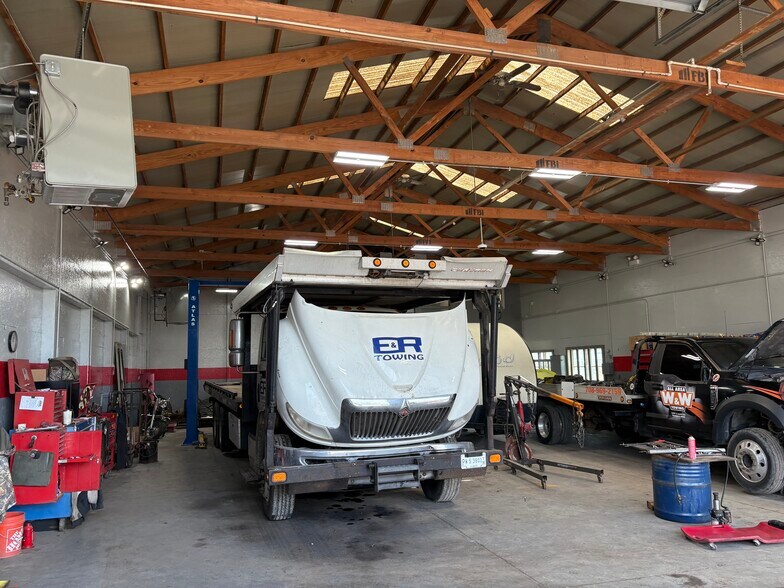 More Photos Of 16350 Crawford Ave, Markham Truck Terminal For Sale