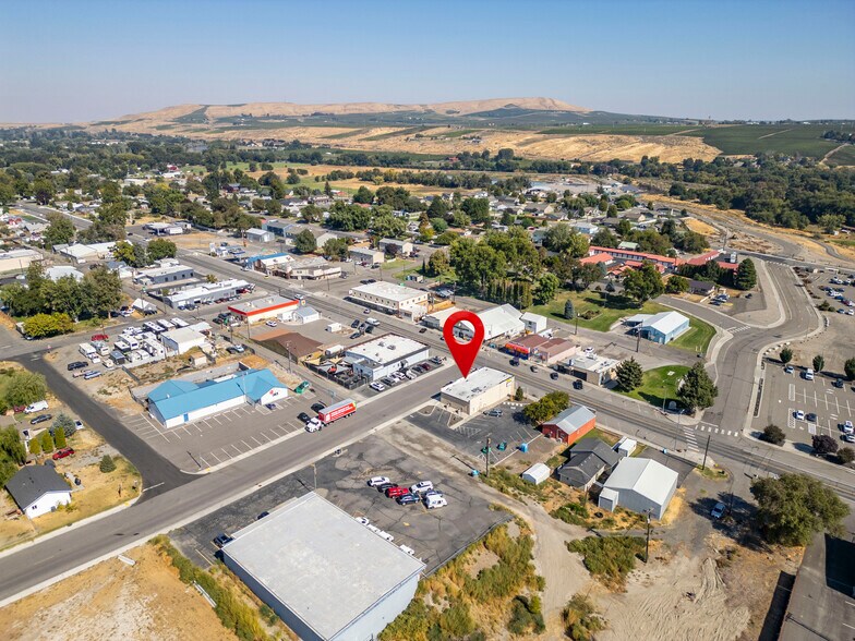 More Photos Of 515 9th St, Benton City Drugstore For Lease