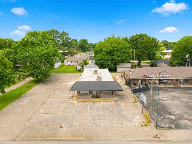 Primary Photo Of 816 S Mount Olive St, Siloam Springs Medical For Sale