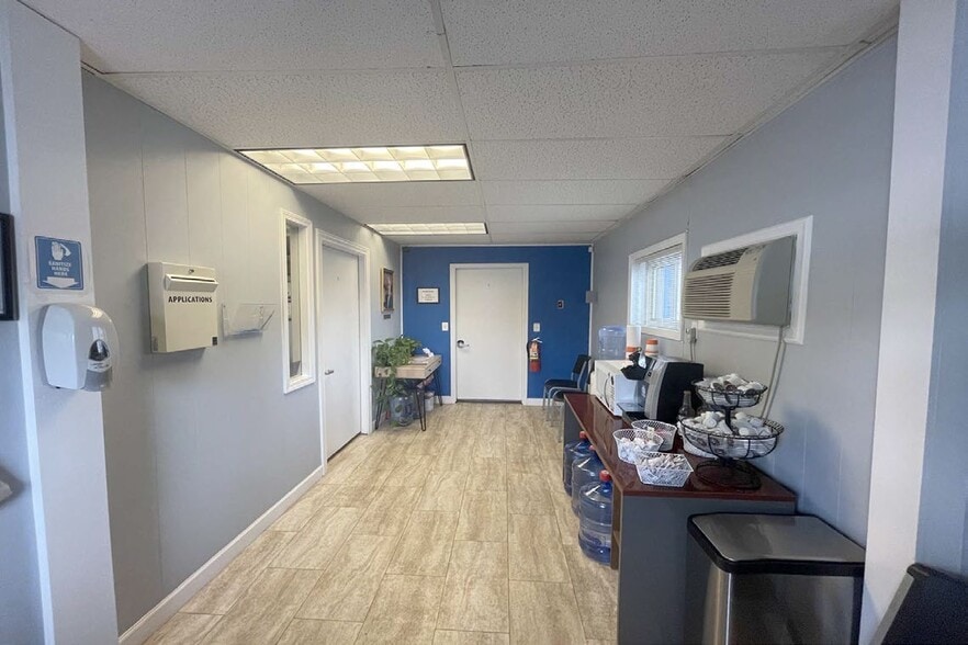 More Photos Of 203-205 W Sophia St, Maumee Warehouse For Lease