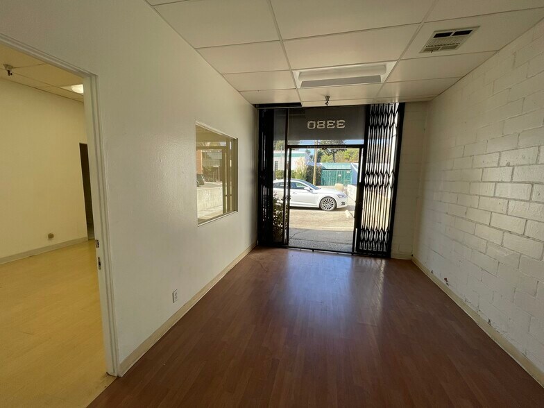 More Photos Of 3380 Livonia Ave, Los Angeles Light Manufacturing For Lease