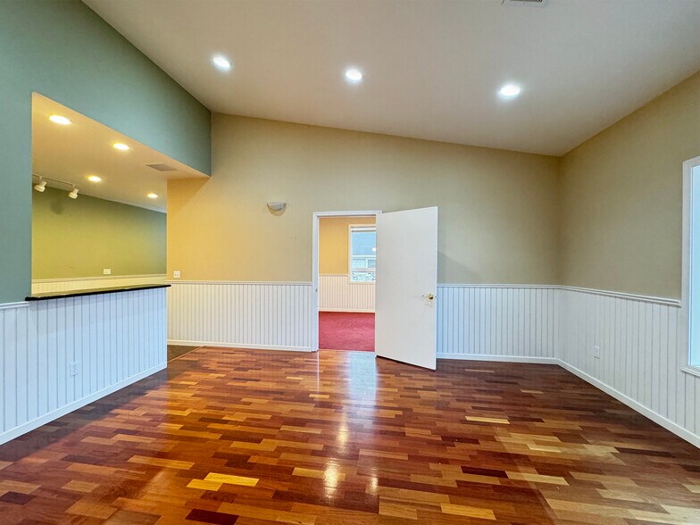 More Photos Of 542-544 N 5th Ave, Sequim Medical For Sale