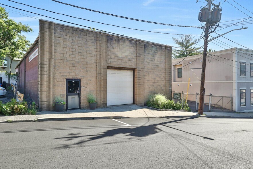 More Photos Of 50-52 Main st, Nyack Flex For Sale