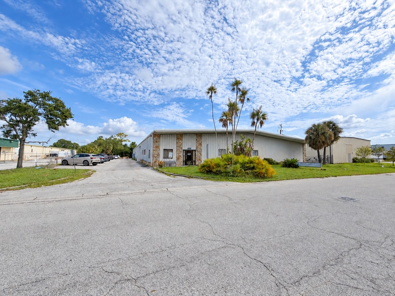 More Photos Of 8787 Enterprise Blvd, Largo Distribution For Sale