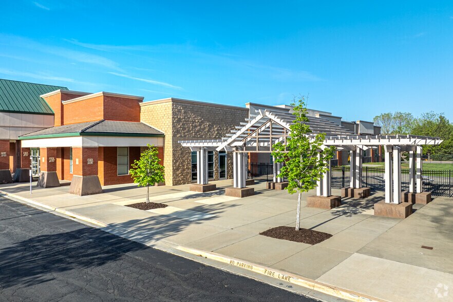 More Photos Of 14401 W Metcalf Ave, Overland Park Unknown For Lease