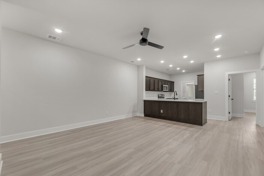 More Photos Of 514 Deacon Dr W, College Station Apartments For Sale