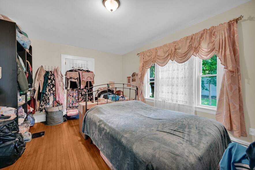 More Photos Of , Mamaroneck Unknown For Sale