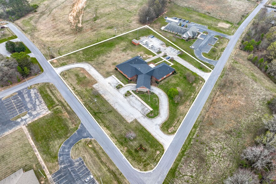 More Photos Of 512 Professional Park Rd, Clinton Medical For Sale
