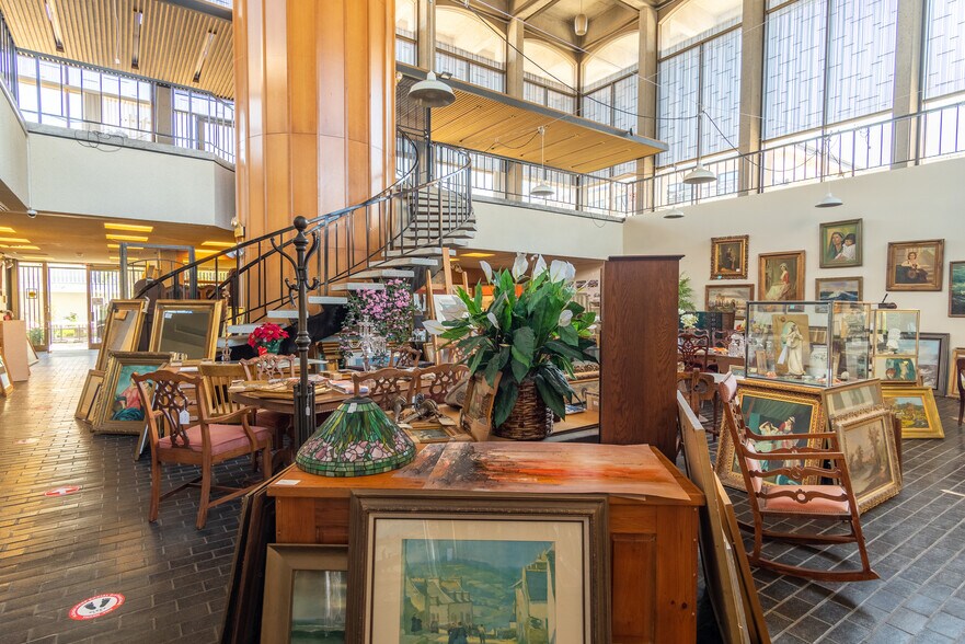 More Photos Of 449 Alvarado St, Monterey General Retail For Sale