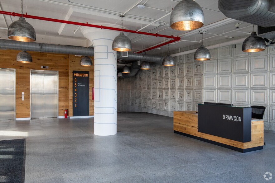 More Photos Of 33-02 Skillman Ave, Long Island City Showroom For Lease