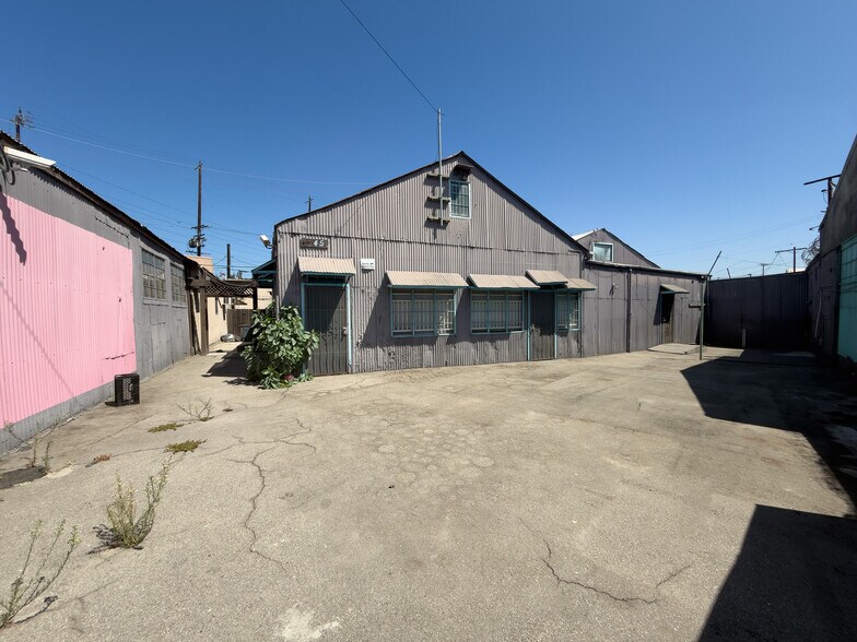More Photos Of 1716-1718 Albion St, Los Angeles Auto Salvage Facility For Lease