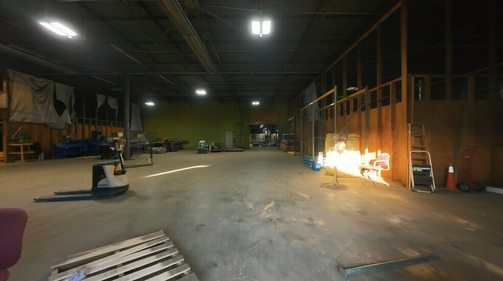 More Photos Of 2500 N Main St, East Peoria Warehouse For Sale