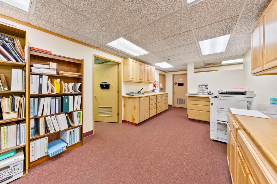 More Photos Of 700 NW Dimmick St, Grants Pass Specialty For Sale