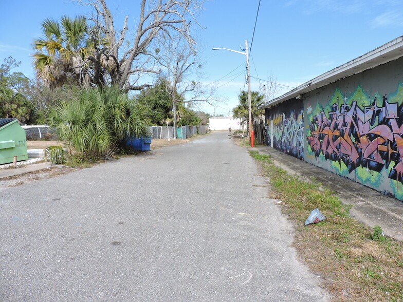 More Photos Of 2504 Main St, Jacksonville Freestanding For Sale