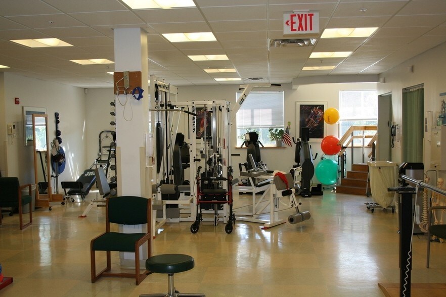 More Photos Of 4 Shape Dr, Kennebunk Medical For Lease