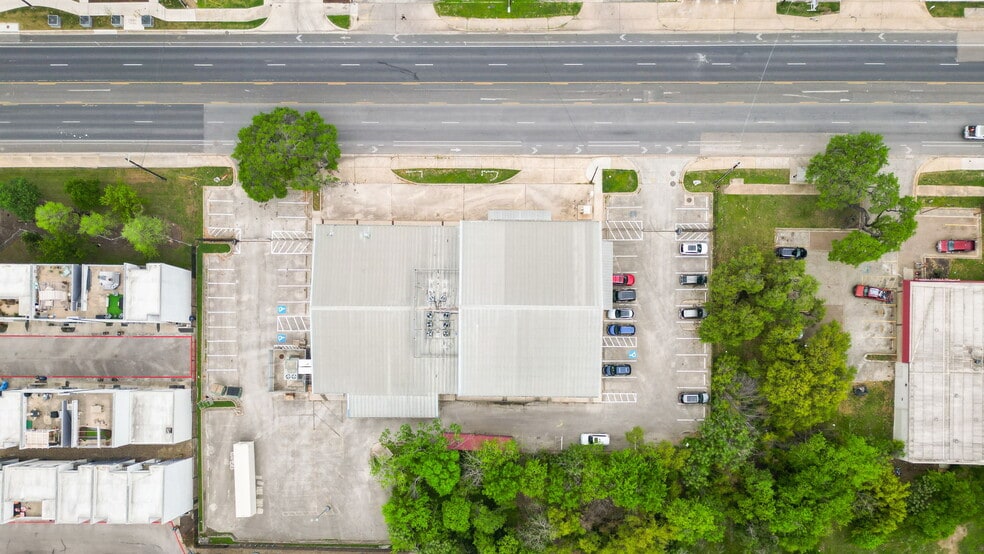 More Photos Of 4719 S Congress Ave, Austin Office For Sale