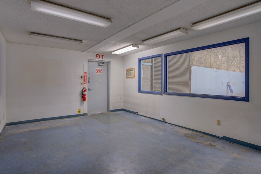 More Photos Of 675 Elkton Dr, Colorado Springs Distribution For Lease