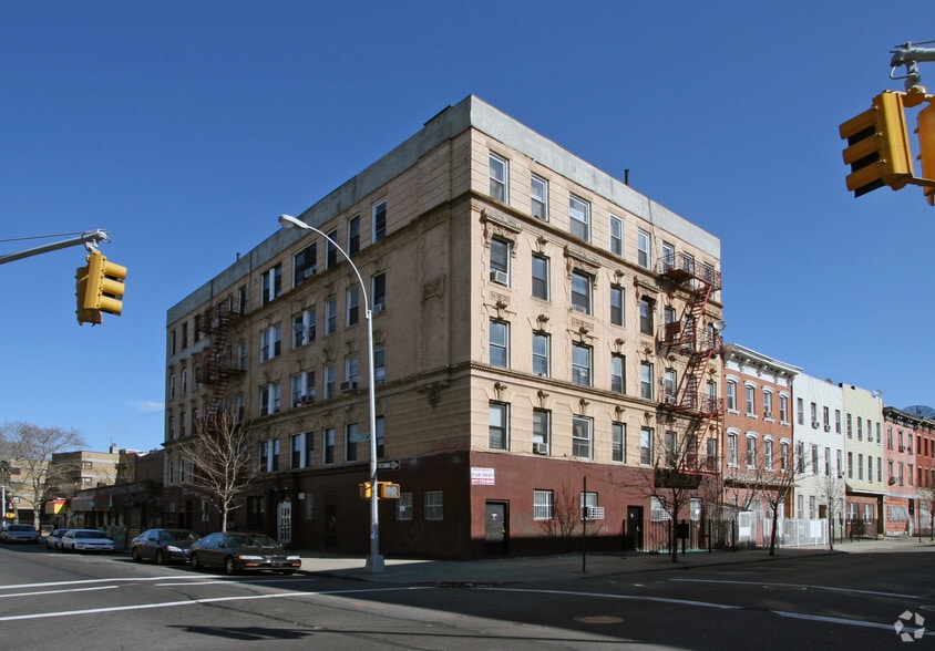 More Photos Of 210 Humboldt St, Brooklyn Apartments For Lease