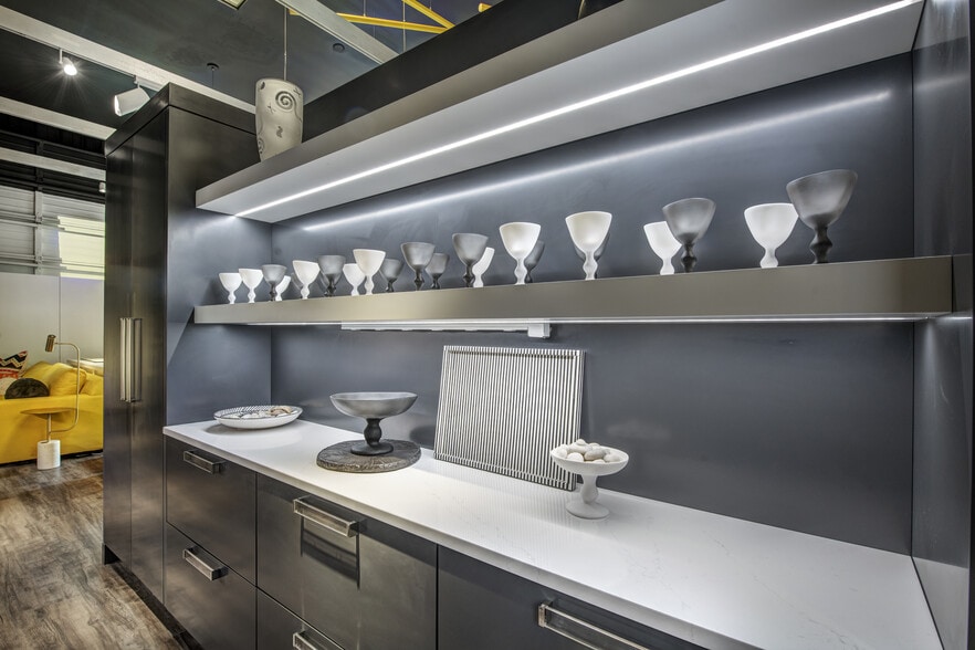 More Photos Of 5880 Shirley St, Naples Light Manufacturing For Sale