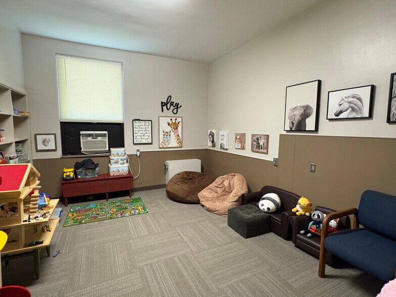 More Photos Of 411 W Division St, Manteno Flex For Sale