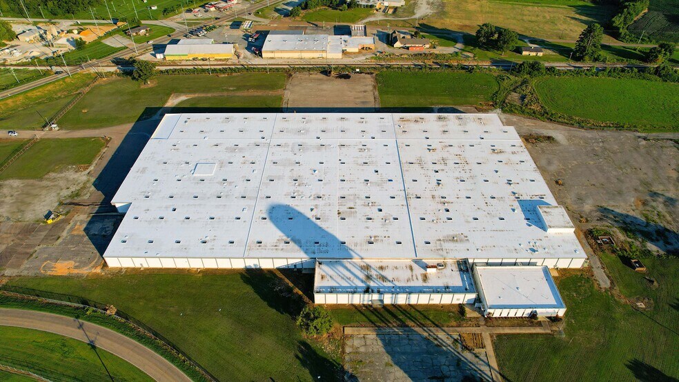 Primary Photo Of 2000 Tamm St, Brownsville Manufacturing For Lease