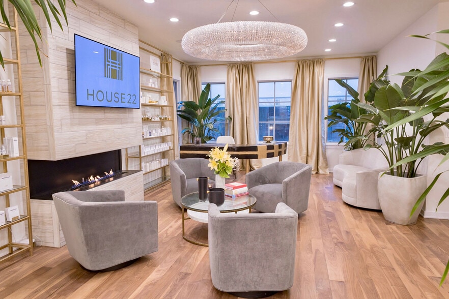 More Photos Of 22 E Elm St, Chicago Storefront Retail Office For Sale