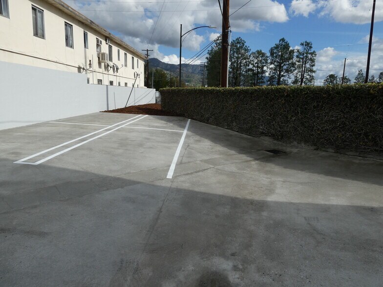 More Photos Of 3500 N San Fernando Blvd, Burbank Flex For Lease