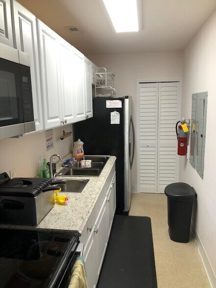 More Photos Of 1226 S Main St, Emporia Freestanding For Sale