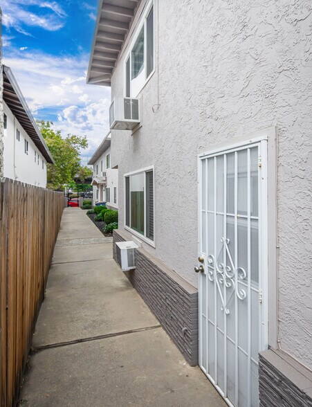 More Photos Of 1817 W St, Sacramento Apartments For Sale