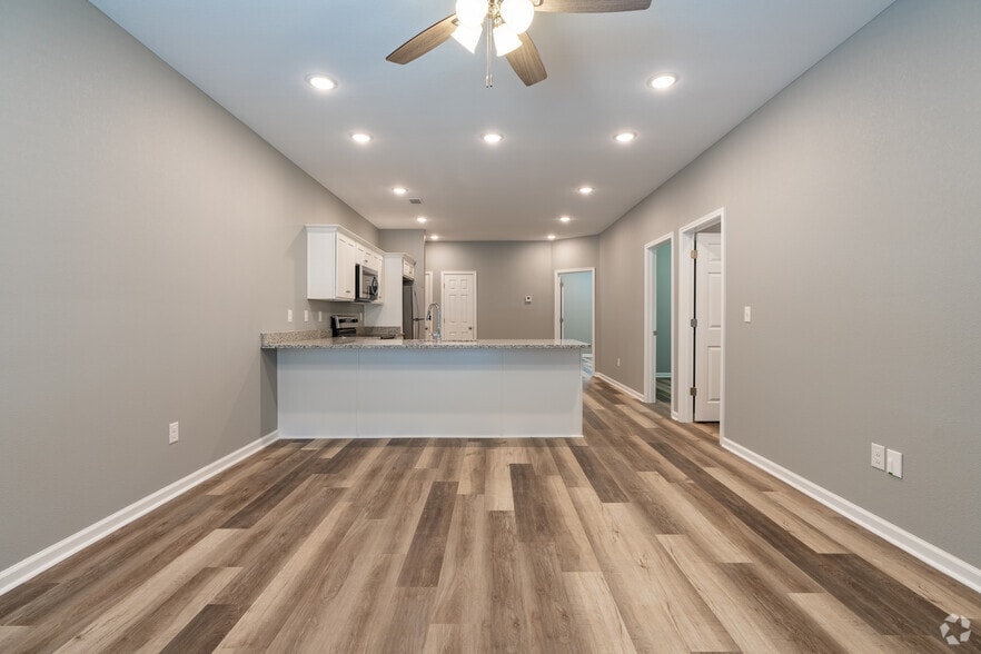 More Photos Of 404 W Matthews St, Brookland Apartments For Sale