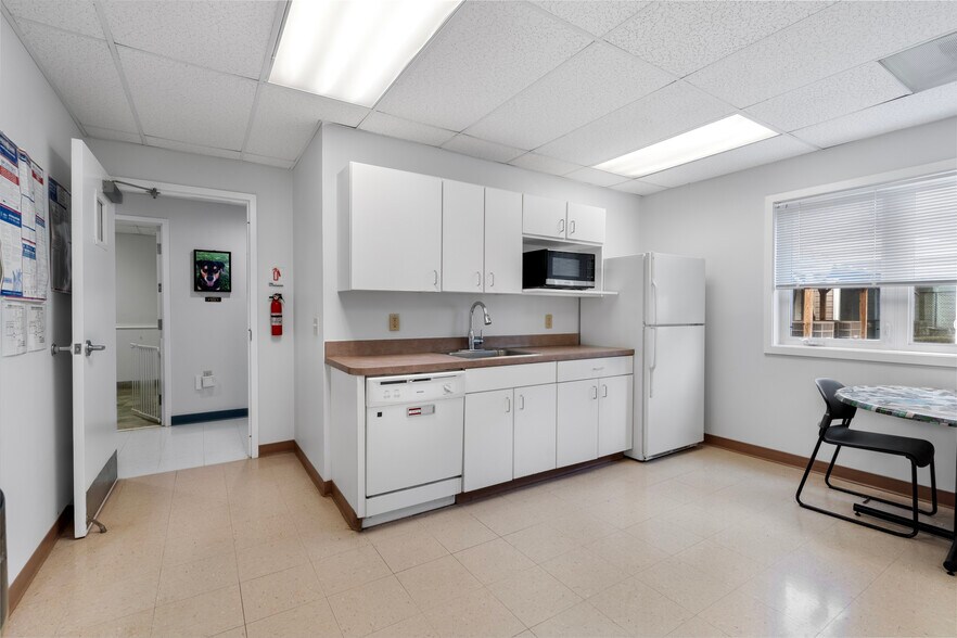 More Photos Of 3731 Berryville Pike, Charles Town Veterinarian Kennel For Sale