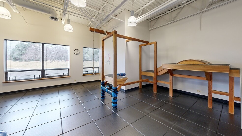 More Photos Of 3105 N Wilke Rd, Arlington Heights Medical For Sale