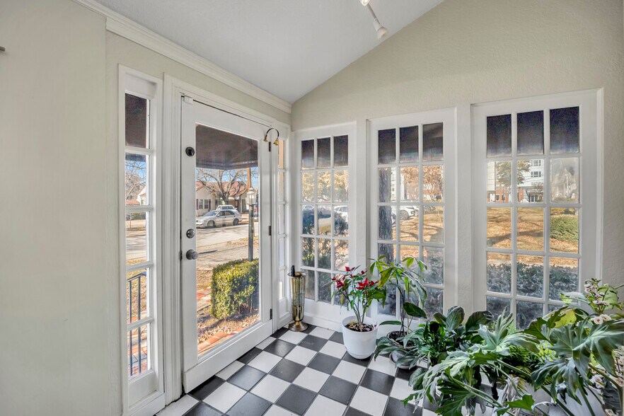 More Photos Of 808 W Abram St, Arlington Freestanding For Sale