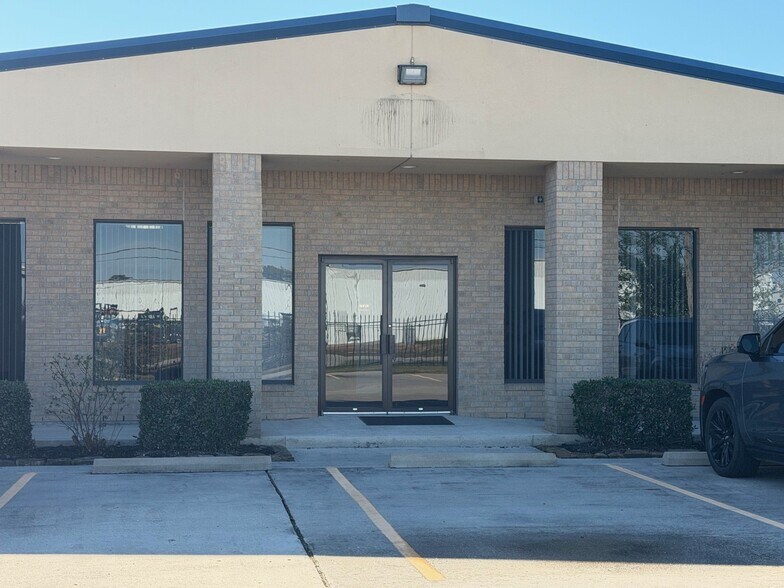 More Photos Of 1330 Bammel Rd, Houston Industrial For Lease