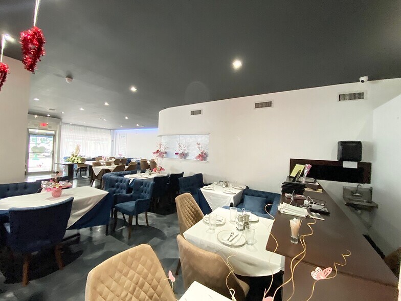 More Photos Of 2032-2050 Hollywood Blvd, Hollywood Restaurant For Lease