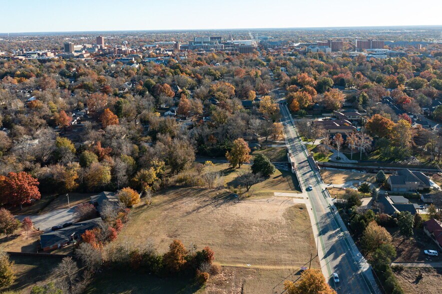 More Photos Of 1031 W Lindsey St, Norman Land For Sale