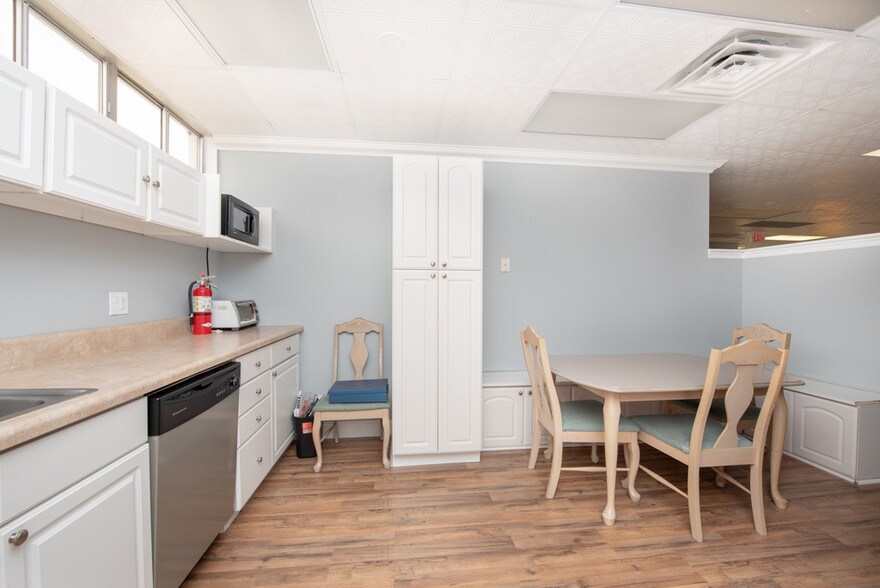 More Photos Of 7430 Tamiami Trl, Sarasota Loft Creative Space For Lease