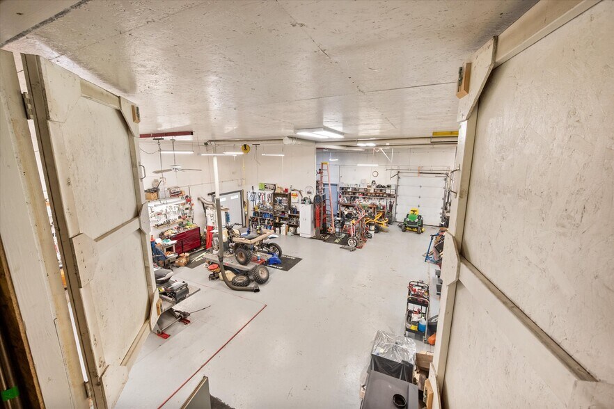 More Photos Of 5 Demick Ln, Salmon Auto Repair For Sale