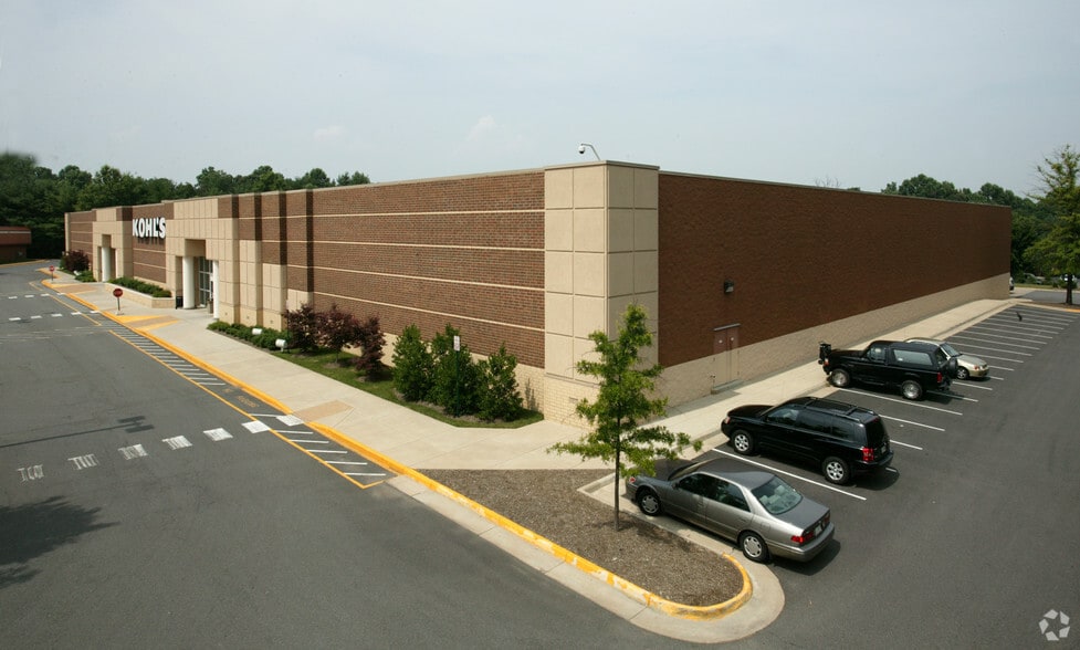 More Photos Of 5703-5745 Burke Centre Pky, Burke General Retail For Lease