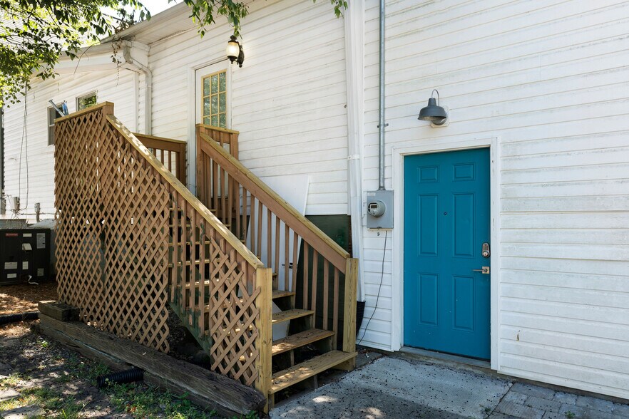 More Photos Of 9010 Main St, Woodstock Freestanding For Sale