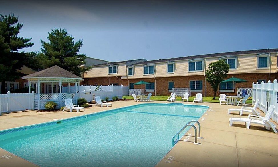 More Photos Of 220 S Interstate Dr, Sikeston Hotel For Sale