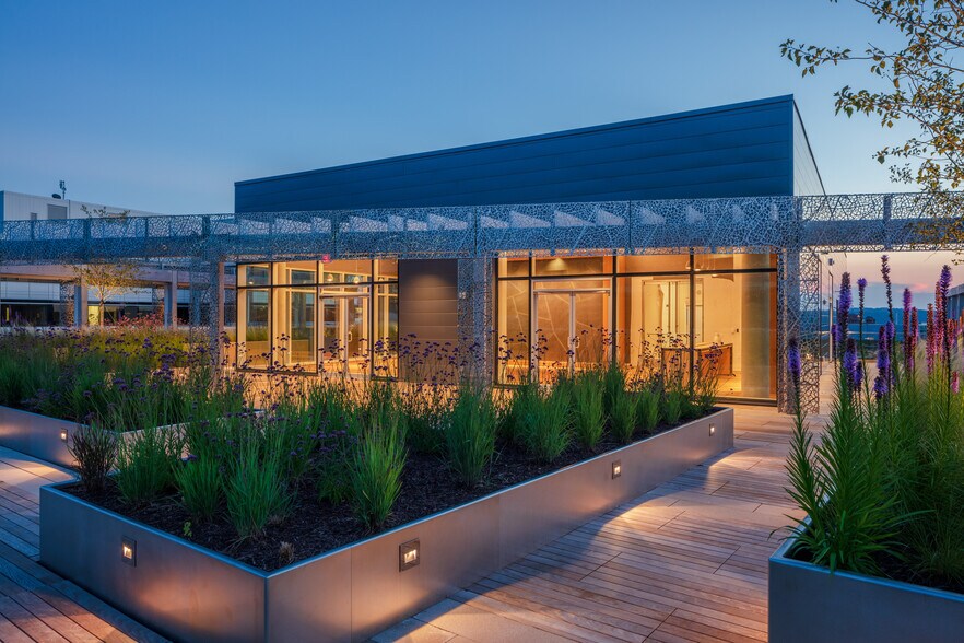 More Photos Of 2100 L St NW, Washington Office For Lease