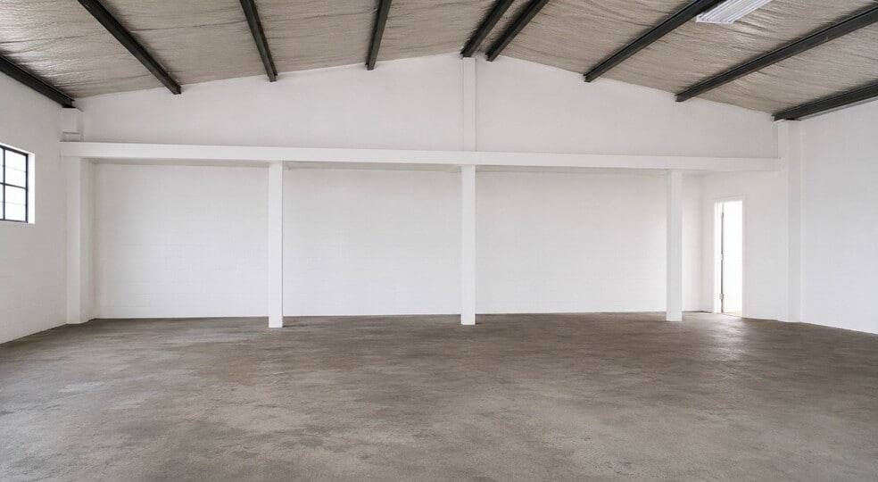 More Photos Of 602-604 E Davis St, Grand Prairie Light Manufacturing For Sale