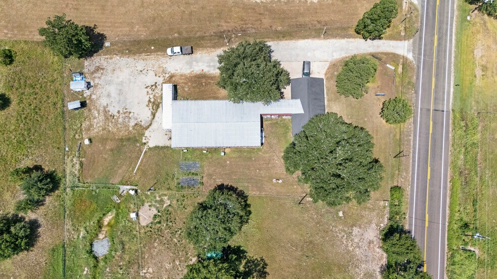 More Photos Of 9772 FM 1696 Rd, Bedias Storefront For Sale